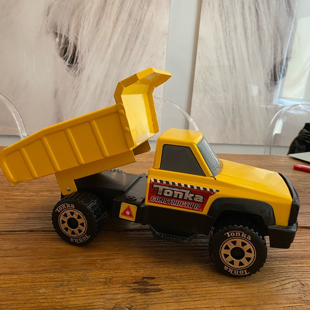 Tonka dump truck - metal - like new